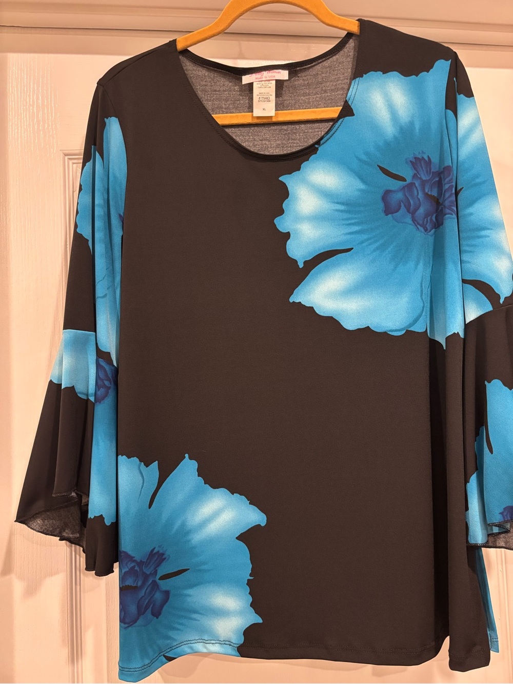 Pretty Woman XL Black Top with Blue Floral Print Bell 3/4 Sleeves